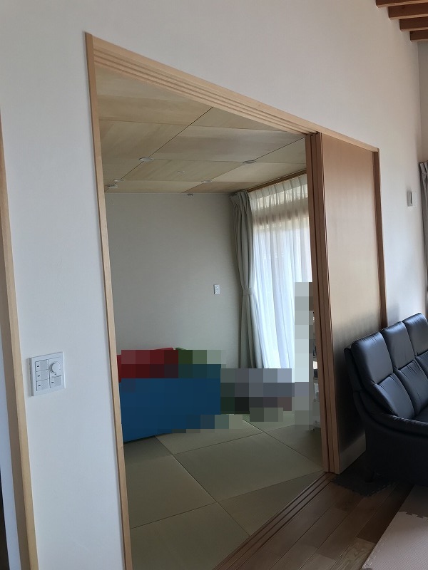 和室の引き戸を開いたところ