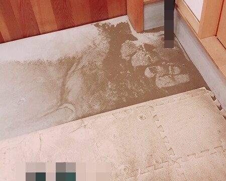 気密性が低く玄関の中が砂だらけ
