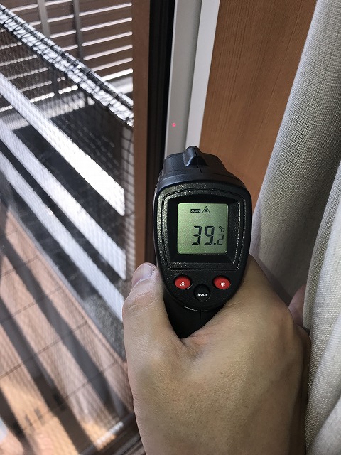 西日が当たる時間のサーモスXの室内フレーム温度