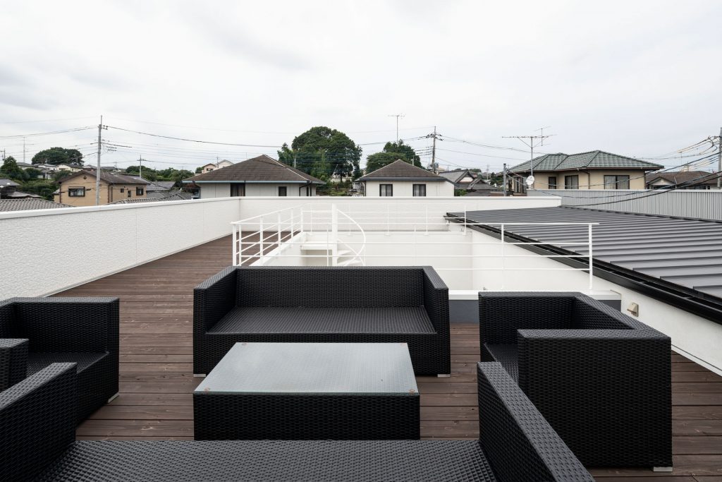 栃木建築社さんの平屋「中庭を囲んで回遊する家」の屋上