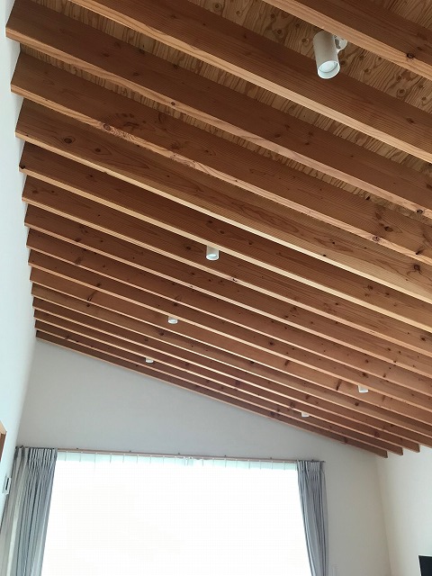 わが家の垂木現しの勾配天井