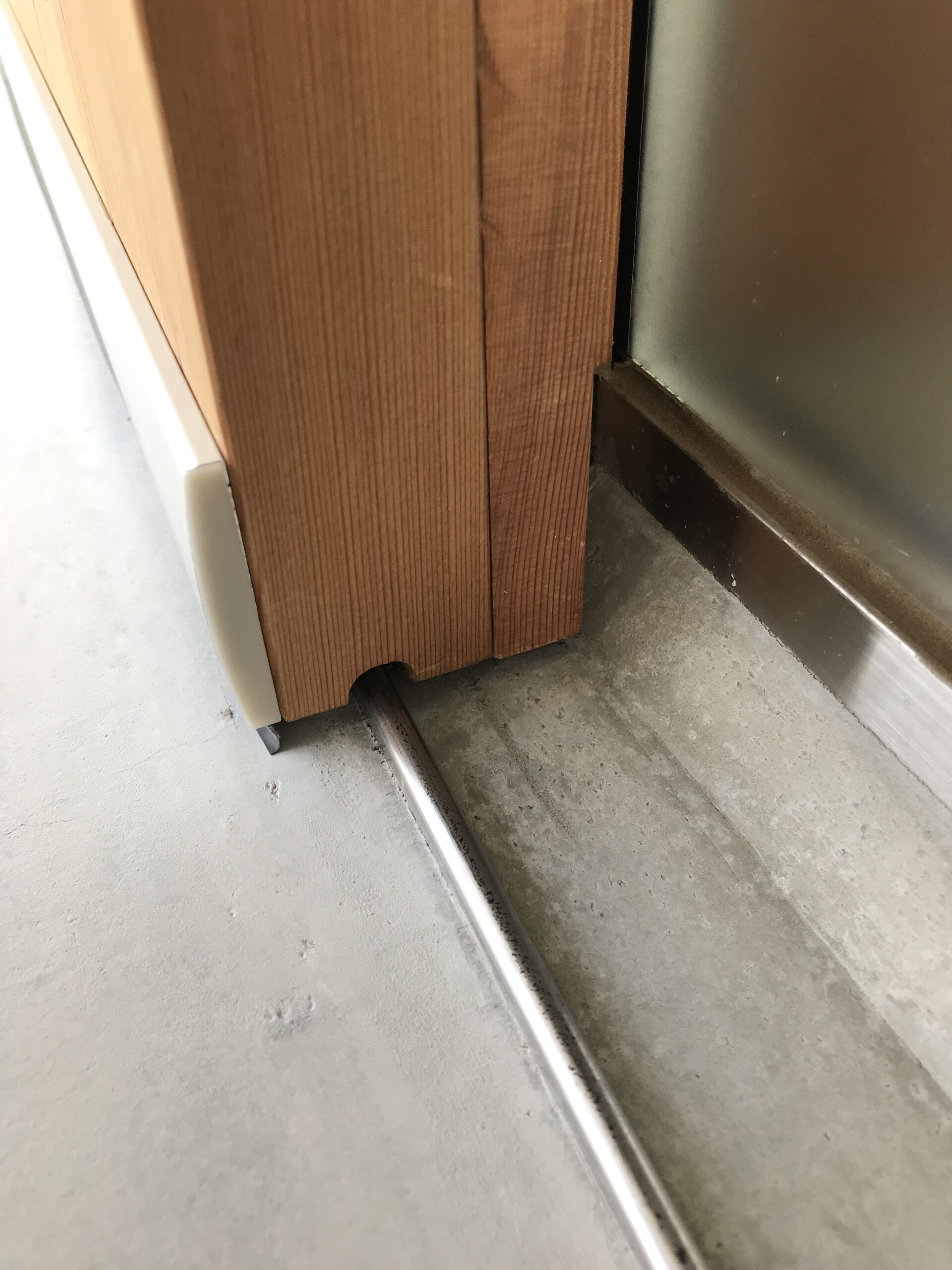 とくに気密対策をしていない戸尻側下部