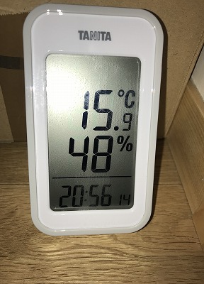 玄関の温度を測定（気密施工後昼）
